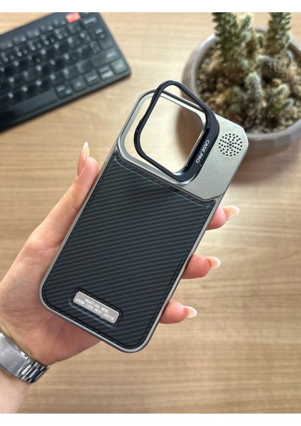 iPhone 15 Pro Standlı Karbon Kılıf SOOCASE624