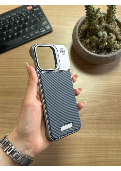 iPhone 16 Pro Max Standlı Karbon Kılıf SOOCASE624