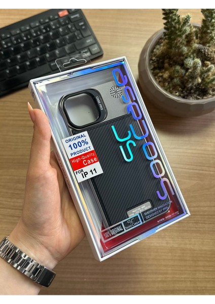 iPhone 11 Standlı Karbon Kılıf SOOCASE624