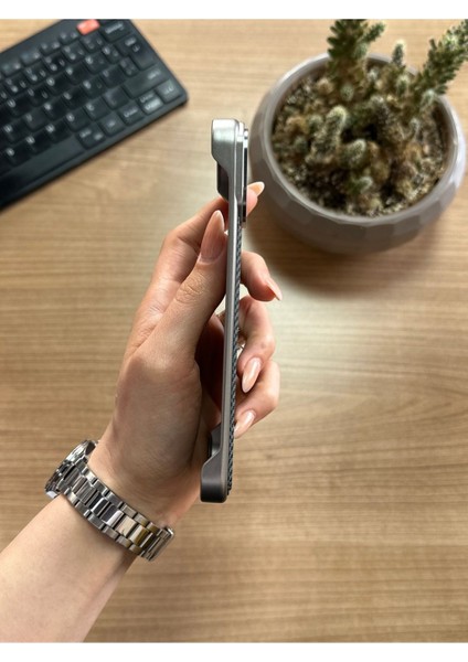 iPhone 12/12 Pro Standlı Karbon Kılıf SOOCASE624