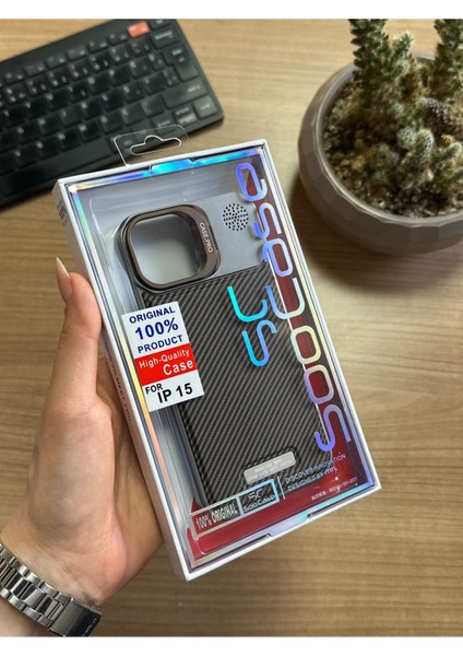 iPhone 15 Standlı Karbon Kılıf SOOCASE624
