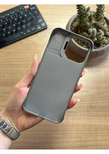 iPhone 15 Pro Max Standlı Karbon Kılıf SOOCASE624