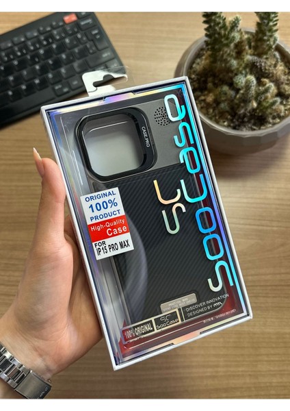 iPhone 15 Pro Max Standlı Karbon Kılıf SOOCASE624