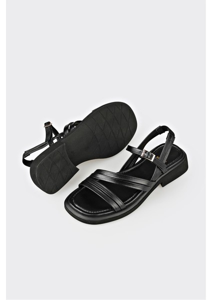 Siyah Deri Kadın Düz Sandalet modelleri