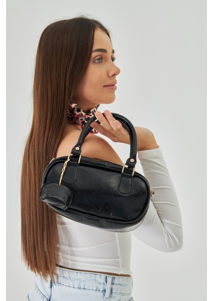 Neka Siyah Charm Detaylı El, Kol ve Omuz Çantası