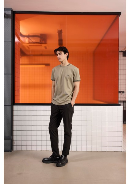 Bisiklet Yaka Çizgi Detaylı Pike T-Shirt