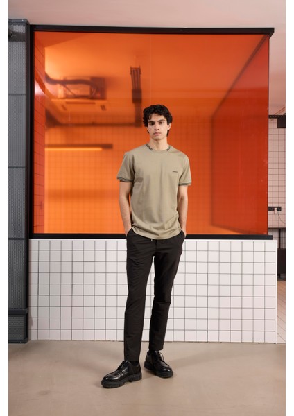 Bisiklet Yaka Çizgi Detaylı Pike T-Shirt