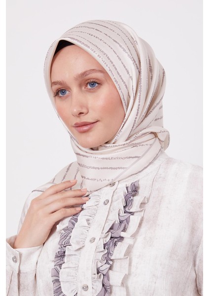 Krem Çizgili Yazı Desen Twill Ipek Eşarp modelleri