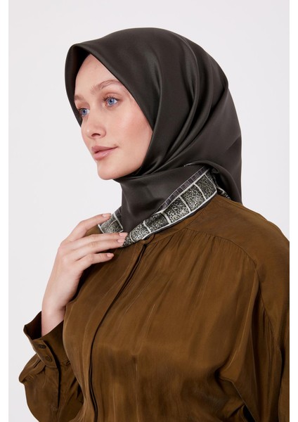 K.yeşil Kenar Leopar Twill Ipek Eşarp modelleri