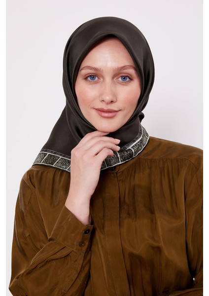 K.yeşil Kenar Leopar Twill Ipek Eşarp fırsatları