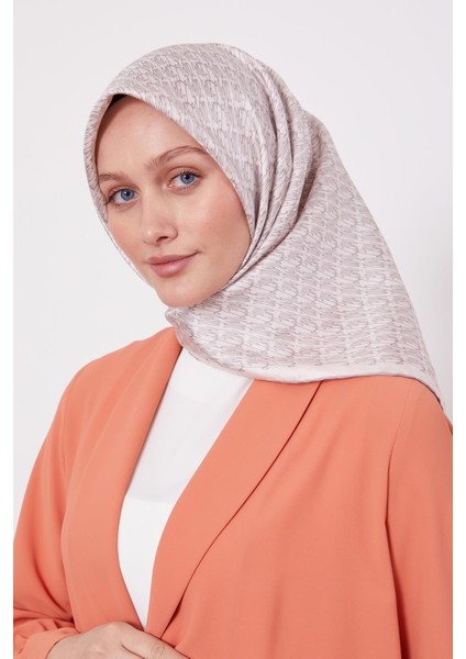Krem El Yazısı Desen Twill Ipek Eşarp modelleri