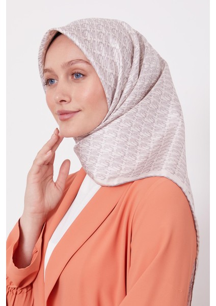 Krem El Yazısı Desen Twill Ipek Eşarp fırsatları