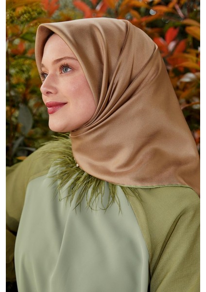 Krem-Yeşil Çift Taraflı Twill Ipek Eşarp