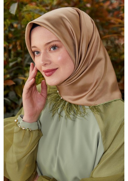 Krem-Yeşil Çift Taraflı Twill Ipek Eşarp fiyatları