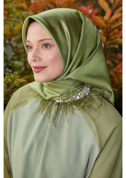 Krem-Yeşil Çift Taraflı Twill Ipek Eşarp fırsatları