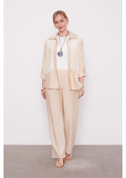 Bej Dantel Detaylı Üçlü Ceket Takım