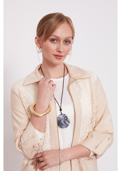 Bej Dantel Detaylı Üçlü Ceket Takım fırsatları