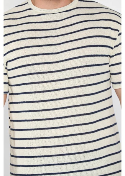 Bisiklet Yaka Çizgi Desenli Erkek Tişört P-00016828 fırsatları
