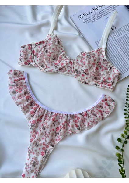 Beyaz Çiçek Desenli Tül Kadın Iç Çamaşırı – Hafif ve Romantik Tasarım Bralet Sütyen ve Tanga Takımı
