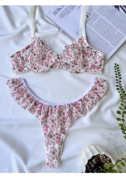 Beyaz Çiçek Desenli Tül Kadın Iç Çamaşırı – Hafif ve Romantik Tasarım Bralet Sütyen ve Tanga Takımı