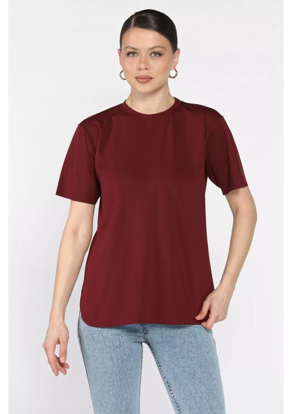 Bisiklet Yaka Yan Yırtmaçlı Kadın Tişört P-00017045