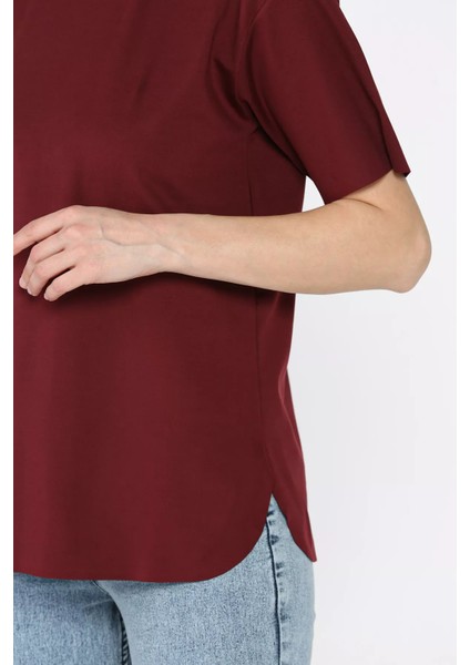 Bisiklet Yaka Yan Yırtmaçlı Kadın Tişört P-00017045