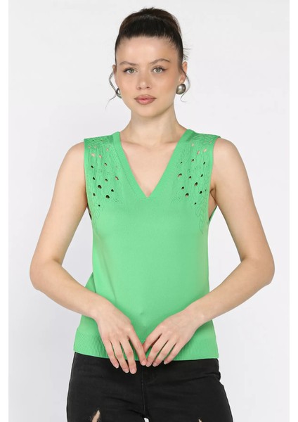 Kadın V Yaka Sıfır Kol Triko Bluz P-00017017