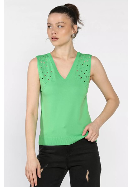 Kadın V Yaka Sıfır Kol Triko Bluz P-00017017