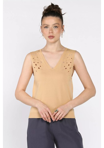 Kadın V Yaka Sıfır Kol Triko Bluz P-00017017