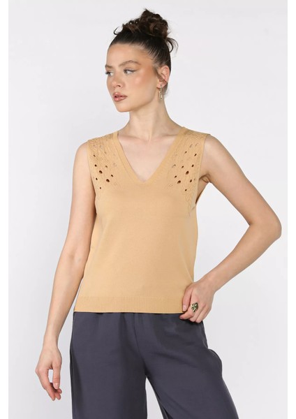 Kadın V Yaka Sıfır Kol Triko Bluz P-00017017 fiyatları