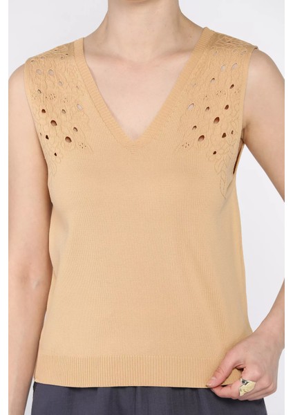 Kadın V Yaka Sıfır Kol Triko Bluz P-00017017 fırsatları