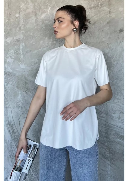 Bisiklet Yaka Yan Yırtmaçlı Kadın Tişört P-00017045 fiyatları