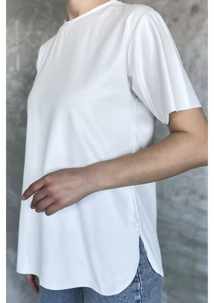 Bisiklet Yaka Yan Yırtmaçlı Kadın Tişört P-00017045 fırsatları