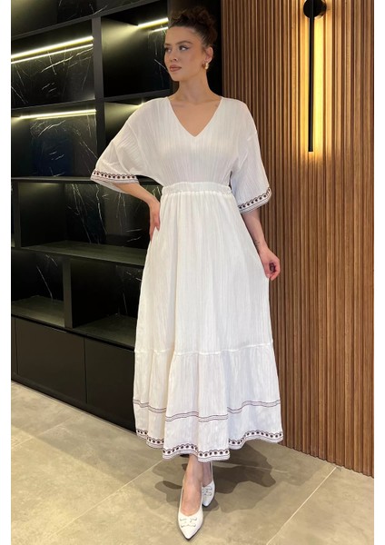 Kadın V Yaka Bel Lastikli Nakış Detaylı Salaş Elbise P-00015521
