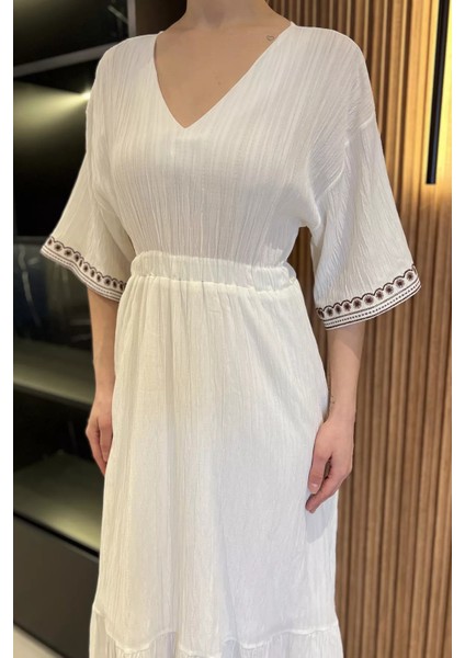 Kadın V Yaka Bel Lastikli Nakış Detaylı Salaş Elbise P-00015521 fırsatları