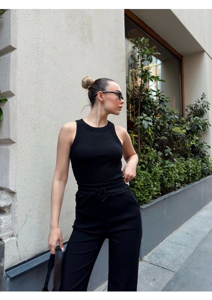 Siyah Renk Atletli Sıfır Yaka Kalın Askılı Boru Paça Pantolonlu Kaşkorse Takım fiyatları