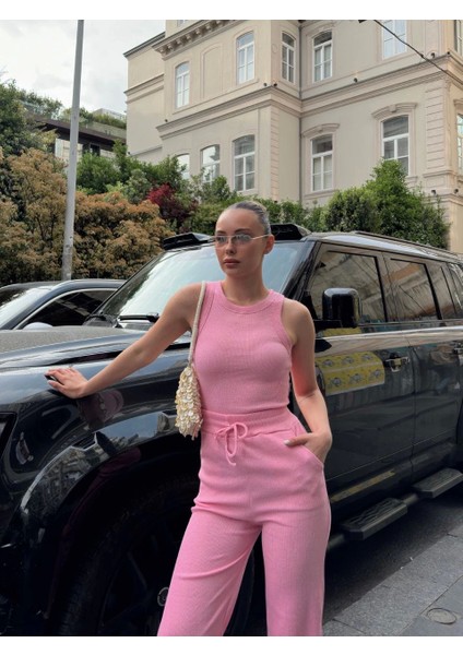 Pembe Renk Atletli Sıfır Yaka Kalın Askılı Boru Paça Pantolonlu Kaşkorse Takım fırsatları