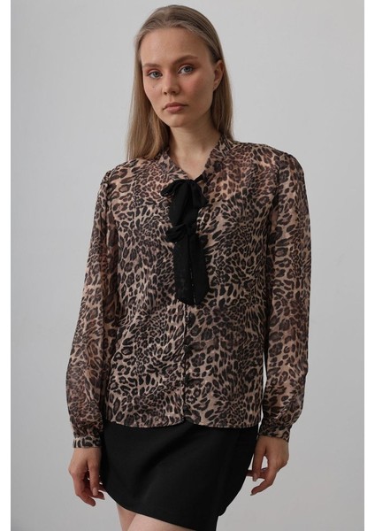 Fiyonk Detaylı Leopar Bluz - Leopar