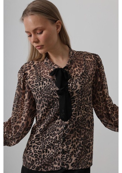 Fiyonk Detaylı Leopar Bluz - Leopar