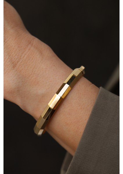 14 Ayar Altın Düz Bombeli Simetrik Kesim Kelepçe indirimleri