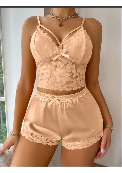 Çiçek Desenli Saten Kumaş Şortlu Pijama Takım