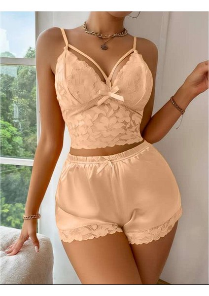 Çiçek Desenli Saten Kumaş Şortlu Pijama Takım