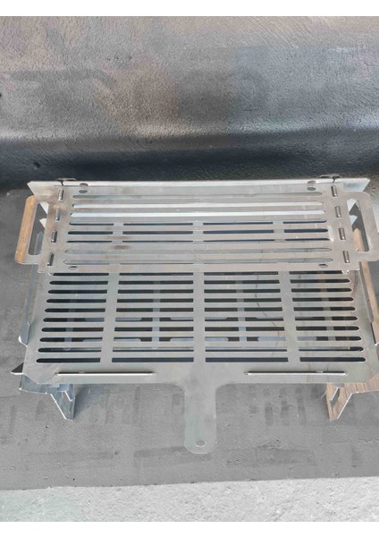 Kül Hazneli 2mm Katlanır İsteğe göre Portatif Ayaklı Büyük Mangal. Çantalı Şiş Hediyeli 50X30 Mangal.sebze Pişirme Hazneli