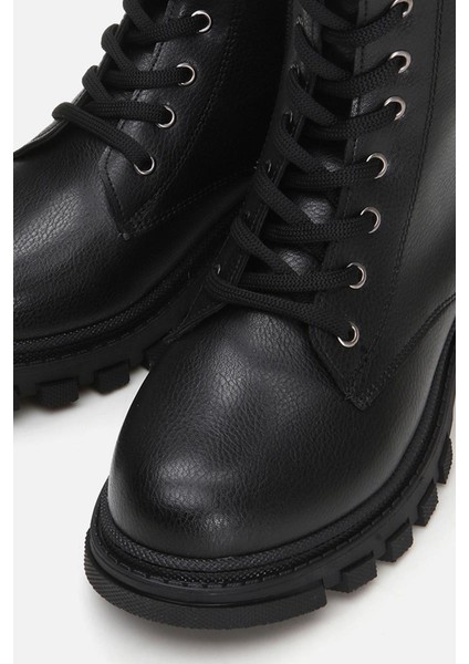 Siyah Kadın Düz Bot modelleri