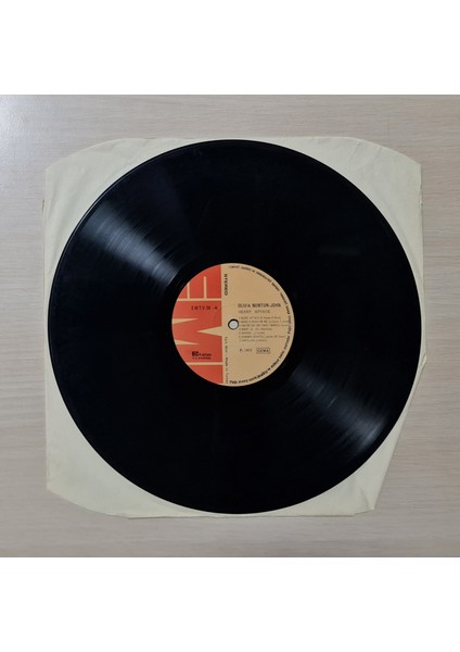 Olivia Newton-John - Heath Attack - ***yanlış Basılan Kapaklı Versiyon*** - 1983 - Dönem Baskı Plak - Longplay - Lp