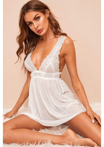 Kadın Beyaz Dantelli Sırtı Açık Gecelik