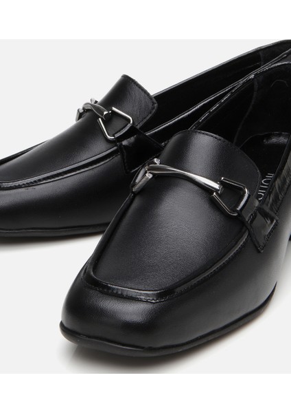 01AYH306780A100 KADIN Deri Siyah Tokalı Loafer