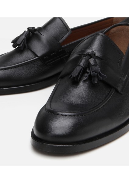 02AYH302860A100 ERKEK Deri Siyah Püskül Detaylı Klasik Loafer modelleri