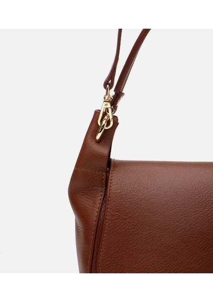 03CAH309410A370 KADIN Deri Taba Kilit Detaylı Omuz Çantası fırsatları