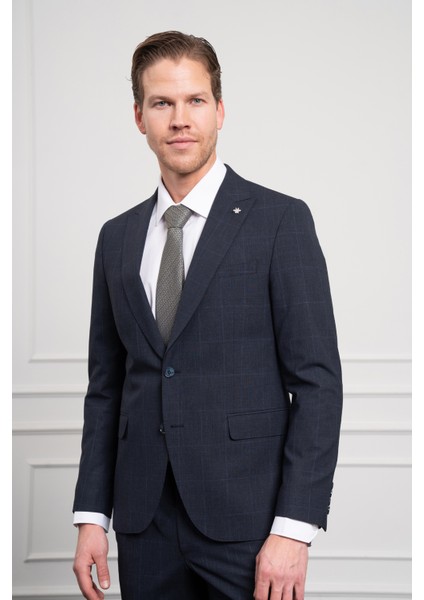 Erkek Lacivert Yünlü Slim Fit Sivri Yaka Takım Elbise